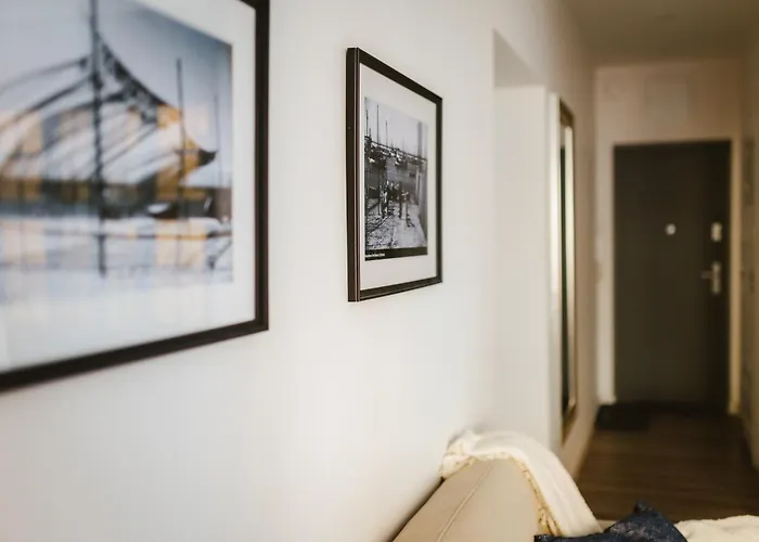 Apartman Helapart - Obroncow Helu 13 *